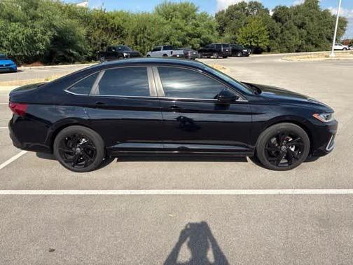 Deep Black Pearl Effect 2026 Volkswagen Jetta 1.5T SE