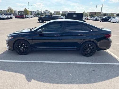 Deep Black Pearl Effect 2026 Volkswagen Jetta 1.5T SE
