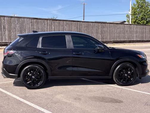 Crystal Black Pearl 2025 Honda HR-V Sport