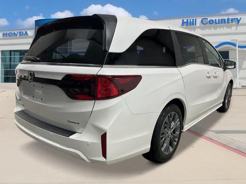 Platinum White Pearl 2026 Honda Odyssey Touring