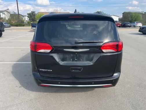 2018 Chrysler Pacifica Touring-L