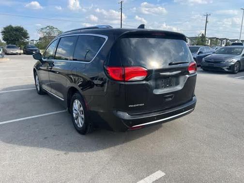 2018 Chrysler Pacifica Touring-L
