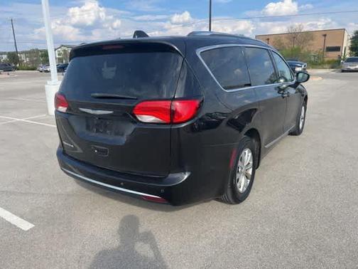 2018 Chrysler Pacifica Touring-L