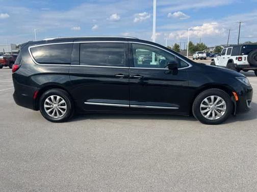 2018 Chrysler Pacifica Touring-L