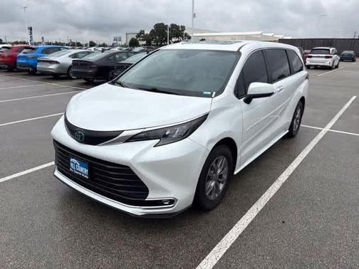Wind Chill Pearl 2024 Toyota Sienna XLE