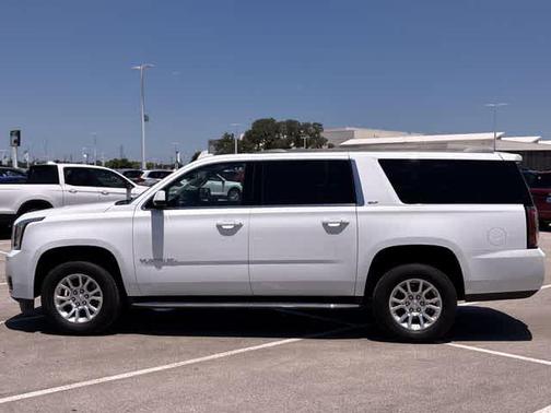 Summit White 2019 GMC Yukon XL SLT