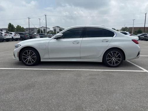 Alpine White 2021 BMW 330e 330e