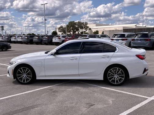 Alpine White 2021 BMW 330e 330e
