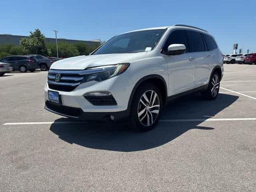 White 2018 Honda Pilot Touring