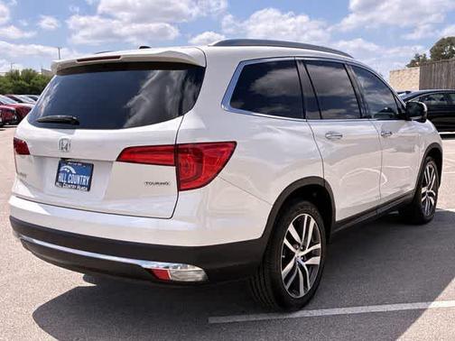 White 2018 Honda Pilot Touring