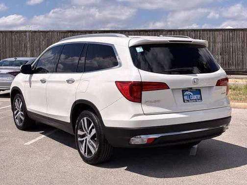 White 2018 Honda Pilot Touring