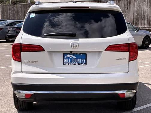 White 2018 Honda Pilot Touring