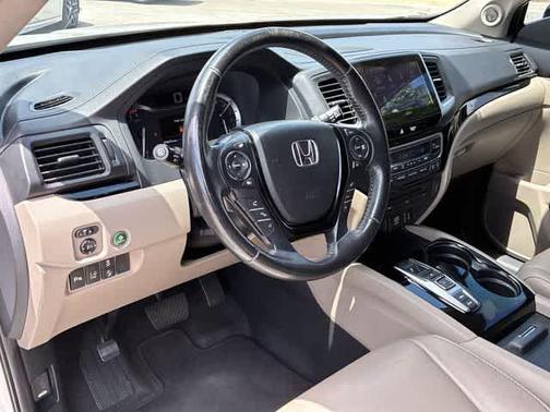White 2018 Honda Pilot Touring