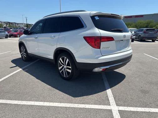 White 2018 Honda Pilot Touring
