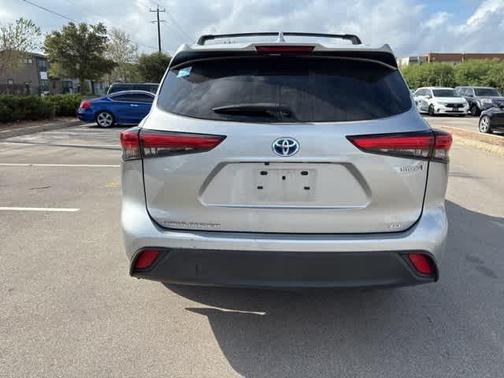 2023 Toyota Highlander Hybrid XLE