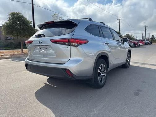 2023 Toyota Highlander Hybrid XLE