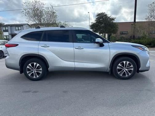 2023 Toyota Highlander Hybrid XLE