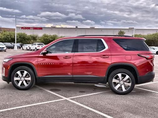 2023 Chevrolet Traverse LT Leather