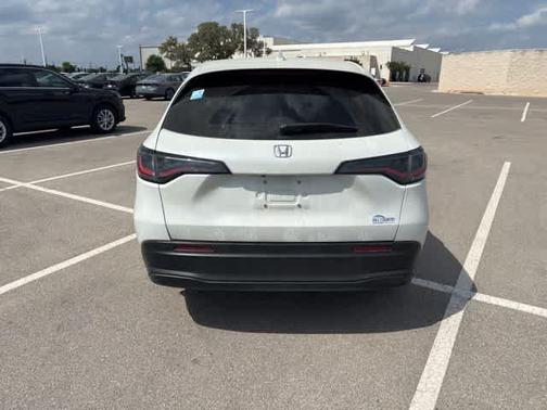 Platinum White Pearl 2023 Honda HR-V LX