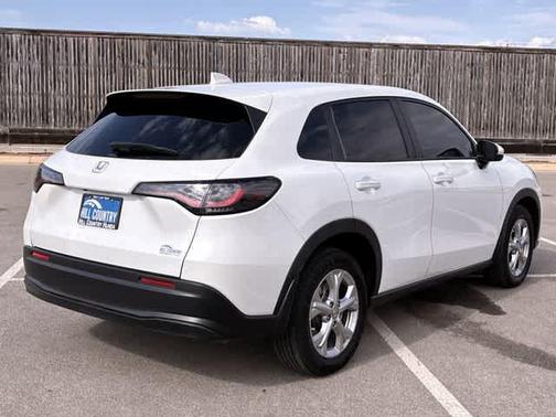 Platinum White Pearl 2023 Honda HR-V LX