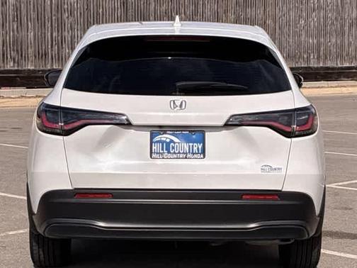 Platinum White Pearl 2023 Honda HR-V LX