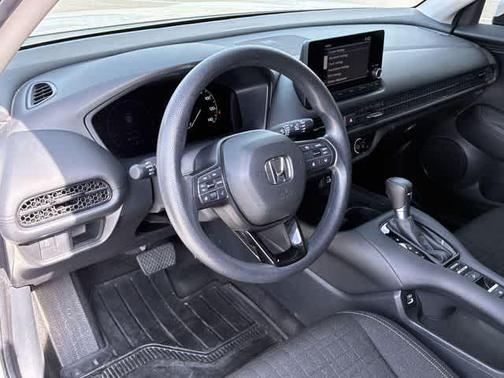 Platinum White Pearl 2023 Honda HR-V LX