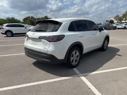 Platinum White Pearl 2023 Honda HR-V LX