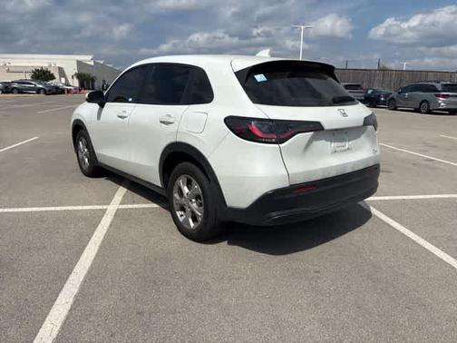 Platinum White Pearl 2023 Honda HR-V LX
