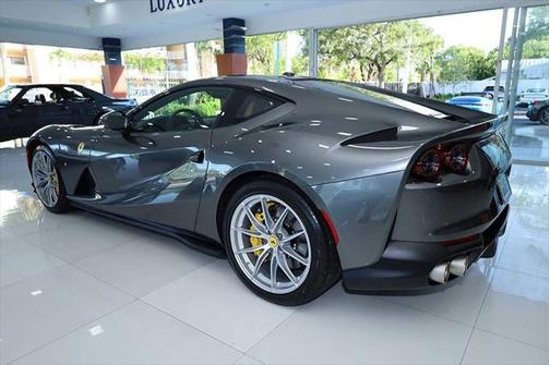 Grigio Silverstone Metallic 2020 Ferrari 812 Superfast Base