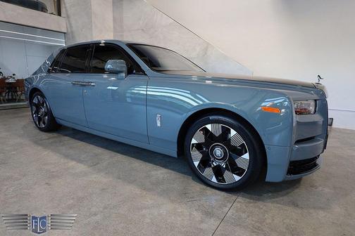 2023 Rolls-Royce Phantom Sedan