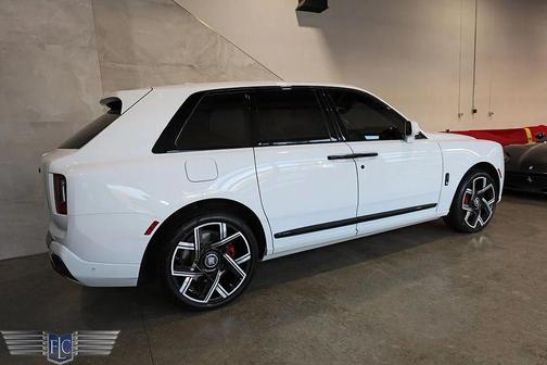 Arctic White 2026 Rolls-Royce Cullinan Black Badge Sport Utility