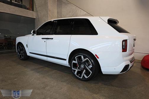 Arctic White 2026 Rolls-Royce Cullinan Black Badge Sport Utility