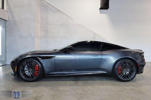 2022 Aston Martin DBS Superleggera