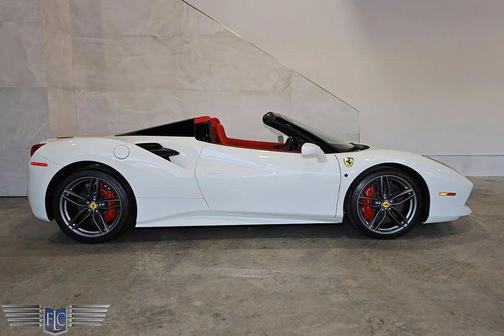 Bianco Avus 2019 Ferrari 488 Spider Base