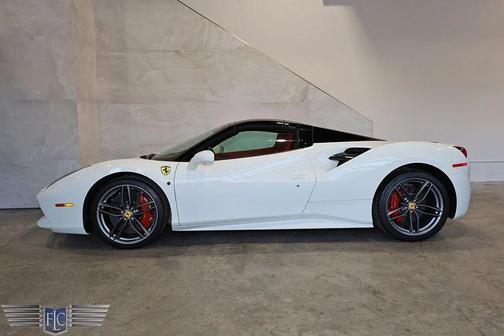 Bianco Avus 2019 Ferrari 488 Spider Base