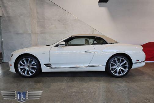 Magnolia 2022 Bentley Continental GT V8
