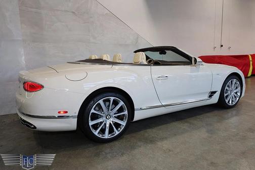 Magnolia 2022 Bentley Continental GT V8