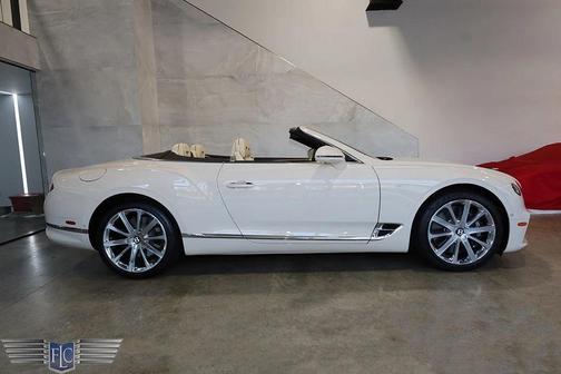 Magnolia 2022 Bentley Continental GT V8
