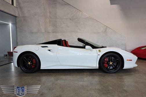 Bianco Avus / Nero 2018 Ferrari 488 Spider Base