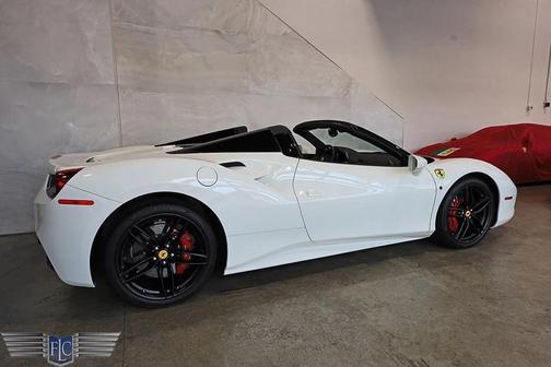 Bianco Avus / Nero 2018 Ferrari 488 Spider Base