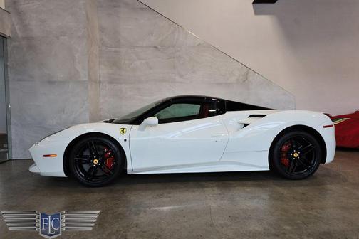 Bianco Avus / Nero 2018 Ferrari 488 Spider Base