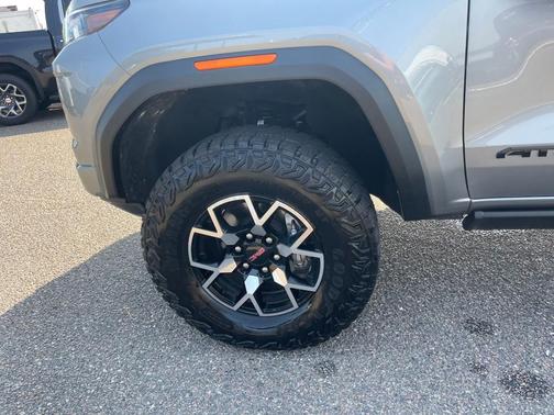 2024 GMC Canyon AT4X