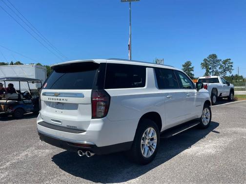 Iridescent Pearl Tricoat 2024 Chevrolet Suburban Premier