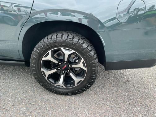 Midnight Pine 2026 GMC Yukon AT4