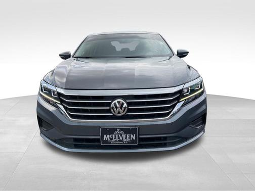 Platinum Gray Metallic 2022 Volkswagen Passat 2.0T SE