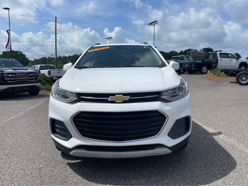 Summit White 2022 Chevrolet Trax LT