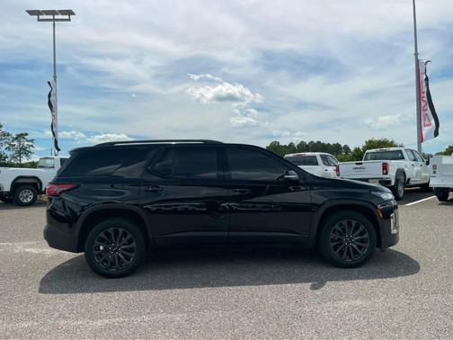 Mosaic Black Metallic 2023 Chevrolet Traverse RS