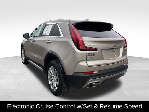 Latte 2023 Cadillac XT4 Premium Luxury