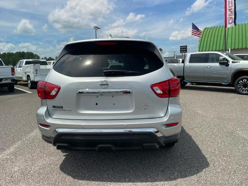 Brilliant Silver Metallic 2019 Nissan Pathfinder SV