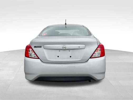 Brilliant Silver 2015 Nissan Versa 1.6 S